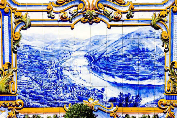 Azulejos (azulejos) en la estación de tren de Pinhao, Valle del Duero, Por —  Fotos de Stock