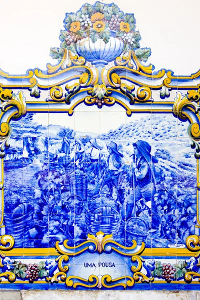 Tegels (azulejos) aan het station van pinhao, de vallei van de douro, por — Stockfoto
