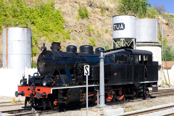 Locomotora de vapor en la estación de Tua, Valle del Duero, Portug —  Fotos de Stock