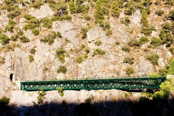 Spoorwegviaduct in de buurt van tua, Dourovallei, portugal — Stockfoto