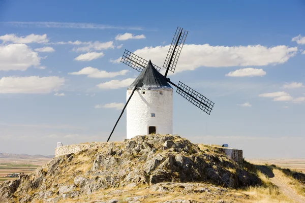 Větrný mlýn, Kastilie la mancha, consuegra, Španělsko — Stock fotografie
