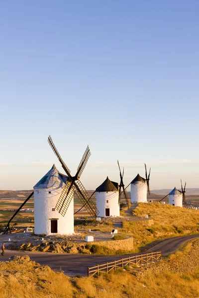 Větrné mlýny, Kastilie la mancha, consuegra, Španělsko — Stock fotografie