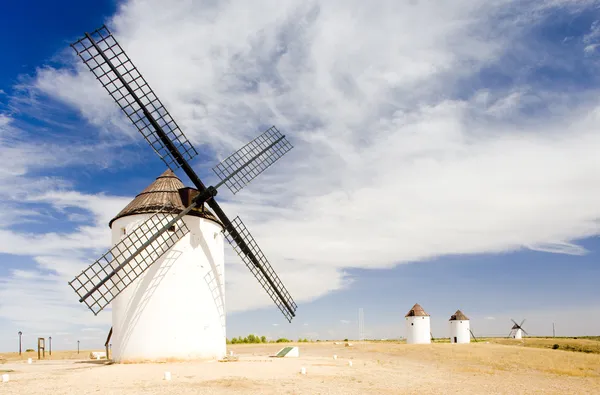 Větrné mlýny, mota del cuervo, Kastilie la mancha, Španělsko — Stock fotografie