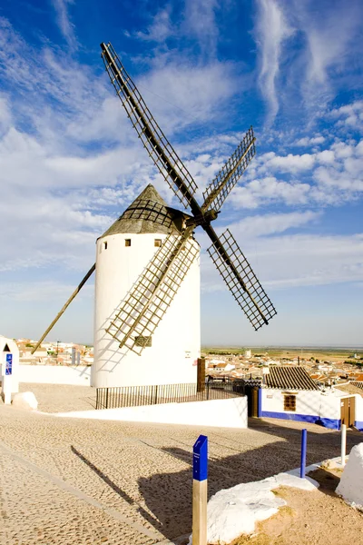 Molino de viento, Campo de Criptana, Castilla-La Mancha, España —  Fotos de Stock