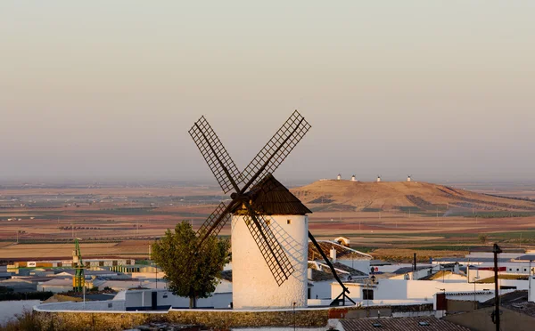 Moinho de vento, Campo de Criptana, Castela-La Mancha, Espanha — Fotografia de Stock