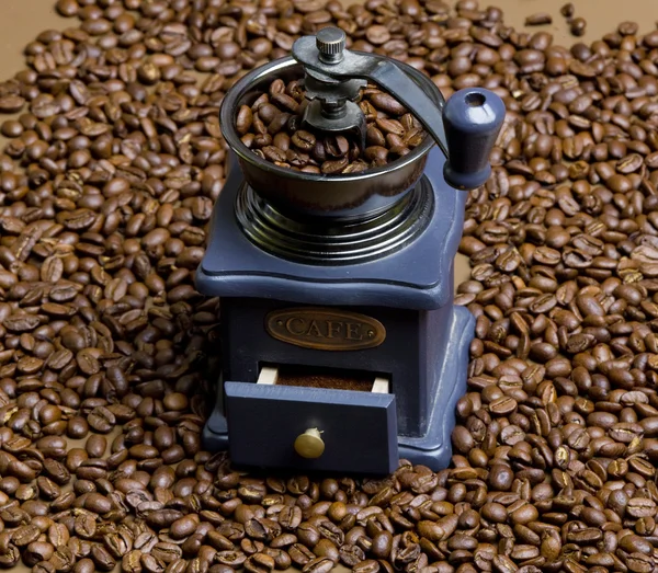 Kávovar s kávovými zrny — Stock fotografie