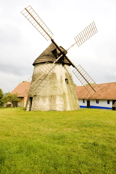 Molino de viento, Kuzelov, República Checa — Foto de Stock