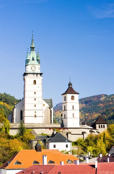 Castello e chiesa di Santa Caterina, Kremnice, Slovacchia — Foto Stock