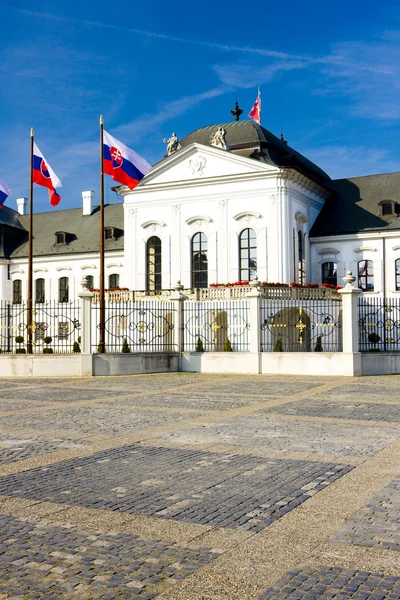 Hodzovo tér a grassalkovich palota elnöki rezidencia — Stock Fotó