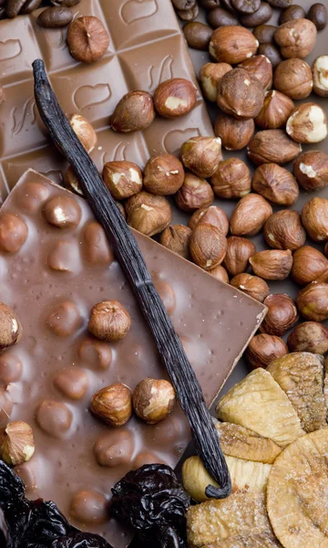 Barres de chocolat aux noisettes — Photo