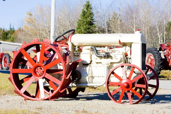 Old tractor near Jonesboro, Maine, USA — Stock Photo, Image