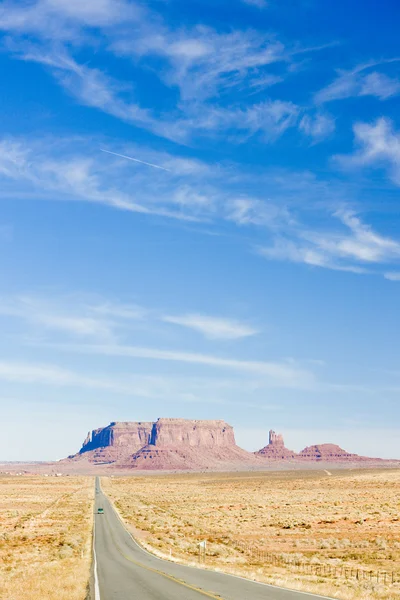 Road, monument valley nationaal park, arizona, Verenigde Staten — Stockfoto