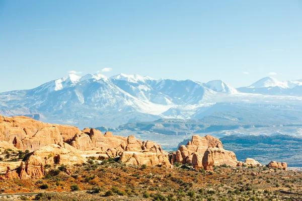Parque Nacional dos Arcos com Montanhas La Sal, Utah, EUA — Fotografia de Stock