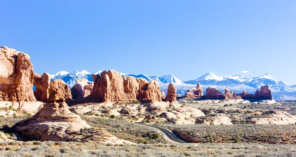 Parque Nacional dos Arcos com Montanhas La Sal, Utah, EUA — Fotografia de Stock