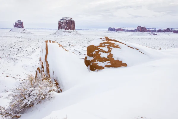 Inverno O Mitten e Merrick Butte, Monument Valley National Pa — Fotografia de Stock