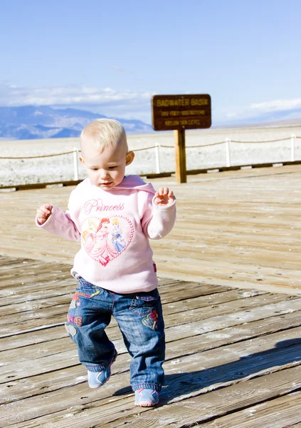 Little girl on walk, Death Valley, California, USA — Stock Photo, Image