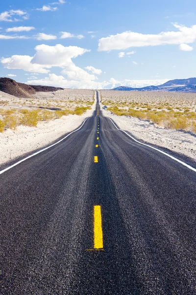 Δρόμο, η κοιλάδα του θανάτου Εθνικό Δρυμό, Καλιφόρνια, ΗΠΑ — Φωτογραφία Αρχείου