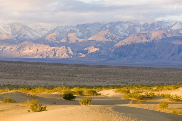 Stovepipe Wells dunas de arena, Parque Nacional Death Valley, California — Foto de Stock
