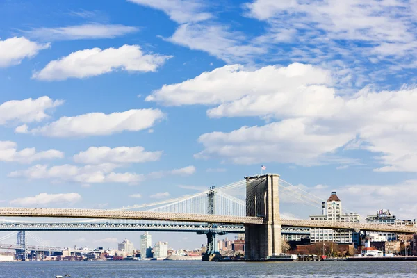 Бруклинский мост и Манхэттенский мост, Нью-Йорк, США — стоковое фото