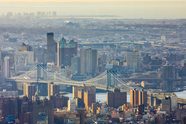 マンハッタン橋、エンパイアステート ビルディング、新洋からの眺め — ストック写真