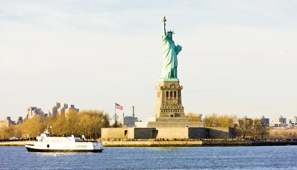 Liberty island i Statua wolności, new york, Stany Zjednoczone Ameryki — Zdjęcie stockowe