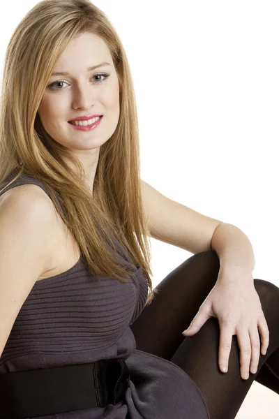 Retrato de una joven sentada con vestido —  Fotos de Stock