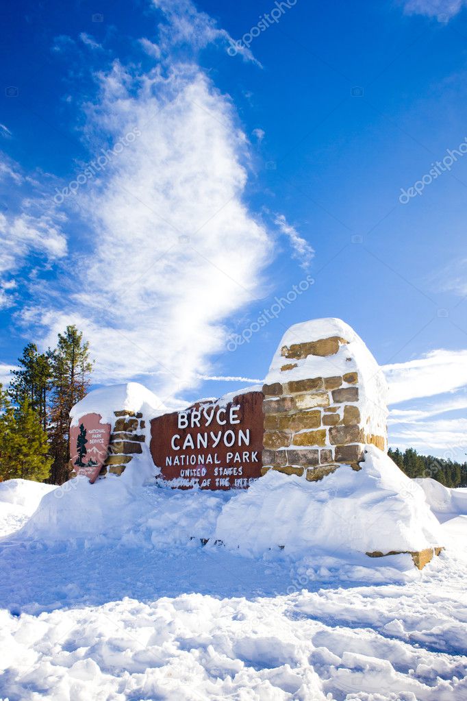 Entrance, Bryce Canyon National Park in winter, Utah, USA