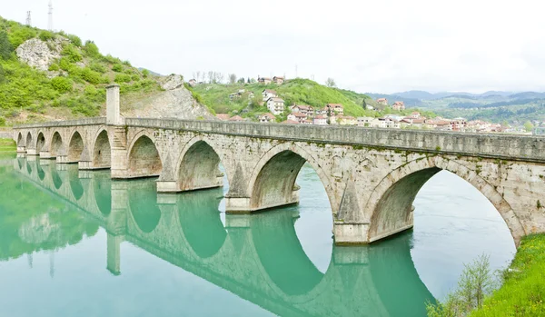 Híd a drina folyó, Visegrád, Bosznia és hercegovina — Stock Fotó