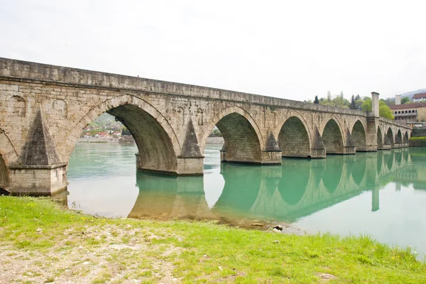 Ponte sobre o rio Drina, Visegrad, Bósnia e Herzegovina — Fotografia de Stock