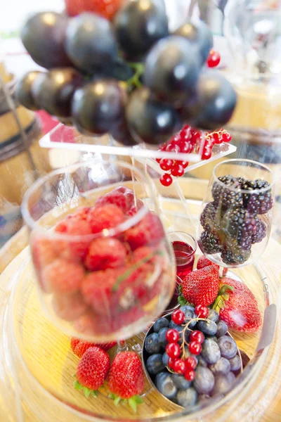 Натюрморт - фрукты (образец аромата вина ) — стоковое фото