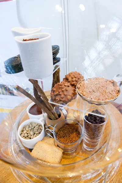 Natürmort çikolata ve kahve (şarap kokusu örneği) — Stok fotoğraf