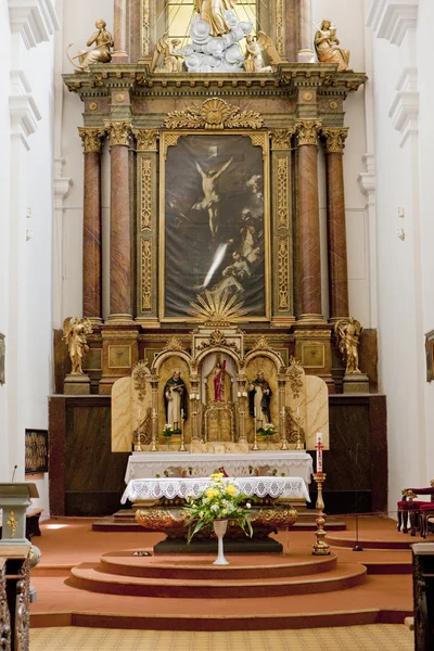 Interior de la Iglesia de Santa Cruz, Znojmo, República Checa —  Fotos de Stock
