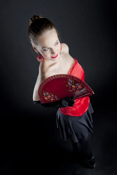 Retrato de um bailarino segurando um ventilador — Fotografia de Stock