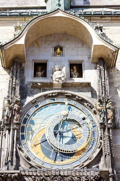 旧市街広場、プラハ、チェコ共和国で大時計 — ストック写真