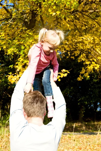 Father with her little daughter in autumnal nature — Stock Photo, Image
