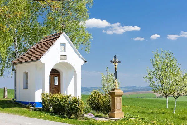 Capela com cruz, Vlcnov, República Checa — Fotografia de Stock