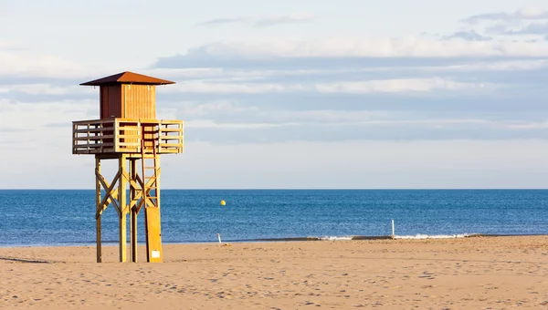 Lifeguard cabin on the beach in Narbonne Plage, Languedoc-Roussi — Stock Photo, Image