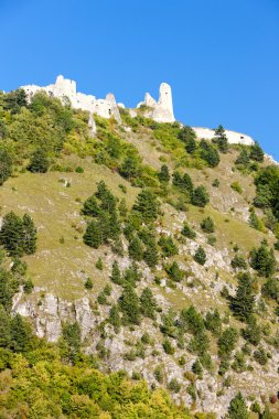 Slovakya 'daki Cachtice Kalesi kalıntıları