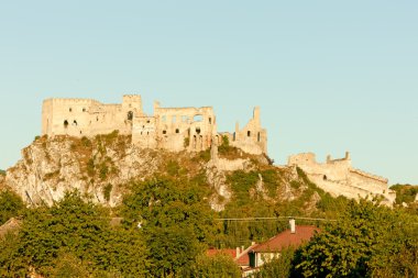 Beckov kalesinin kalıntıları, Slovakya