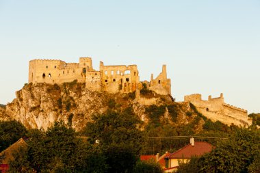 Beckov kalesinin kalıntıları, Slovakya