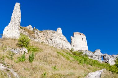 Slovakya 'daki Cachtice Kalesi kalıntıları