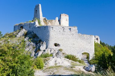 Slovakya 'daki Cachtice Kalesi kalıntıları