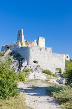 Slovakya 'daki Cachtice Kalesi kalıntıları