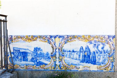 Portekiz, Duas Igrejas tren istasyonundaki fayanslar (azulejos)