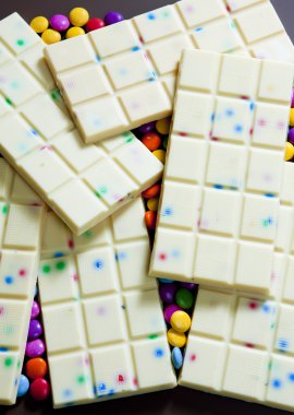 Natürmort beyaz çikolata ile smarties