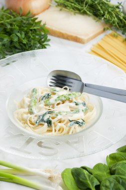 Pasta linguine with spinach and asparagus (pasta primavera) clipart