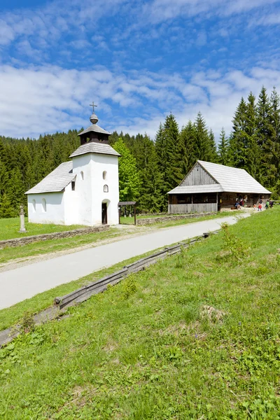 Iglesia en el Museo de Kysuce pueblo, Vychylovka, Eslovaquia —  Fotos de Stock