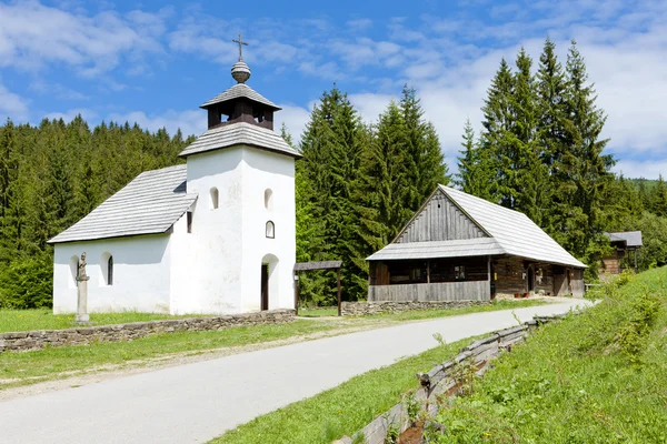 Kerk in museum van Slowaakse dorp, Bardejov, Slowakije — Stockfoto