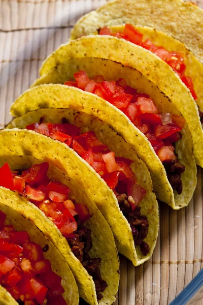 domates ve kıyma ile tacos