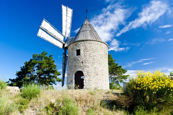 Molino de viento, Montfuron, Provence, Francia — Foto de Stock